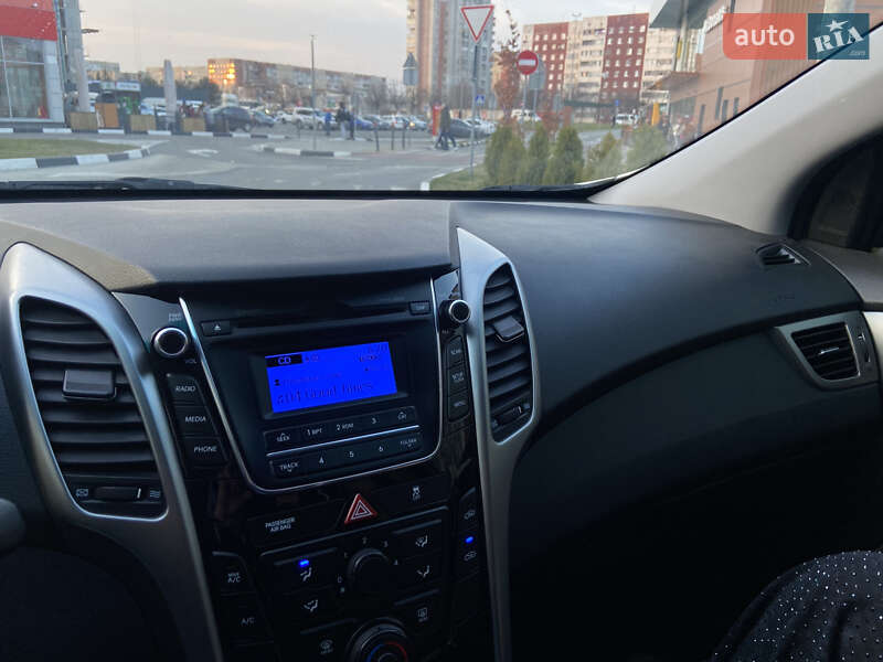 Хэтчбек Hyundai Elantra 2016 в Львове