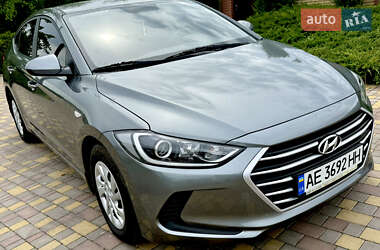 Седан Hyundai Elantra 2016 в Дніпрі