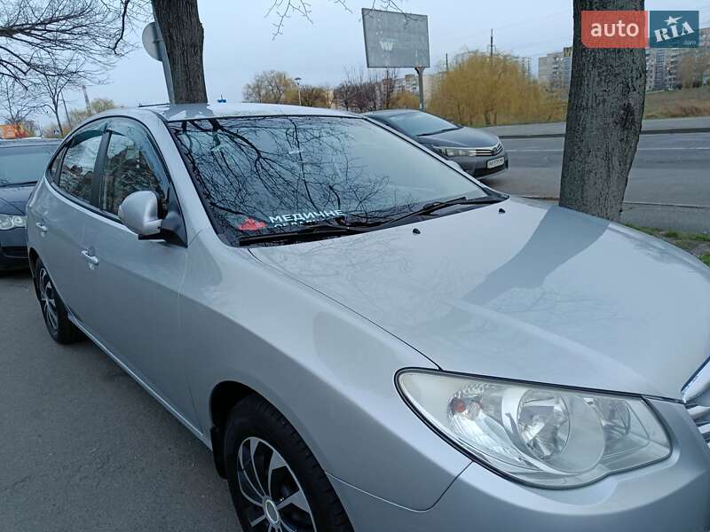 Hyundai Elantra 2011