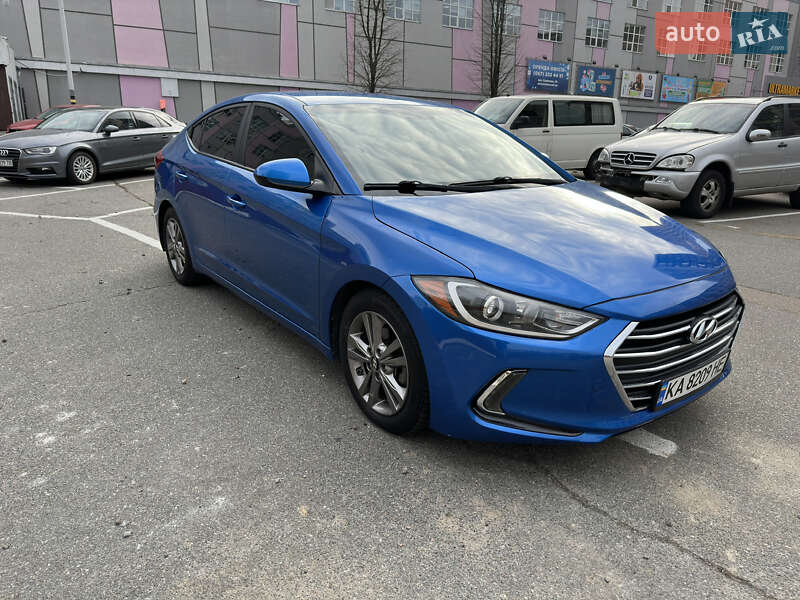 Седан Hyundai Elantra 2016 в Києві