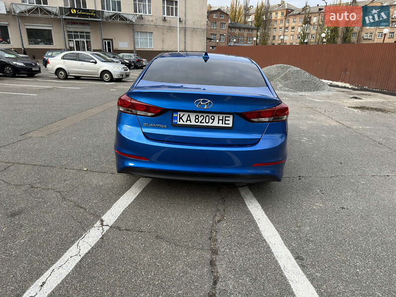 Седан Hyundai Elantra 2016 в Києві