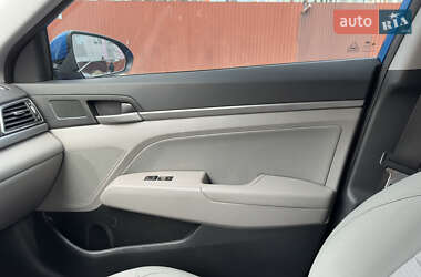Седан Hyundai Elantra 2016 в 