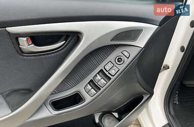 Седан Hyundai Elantra 2013 в 