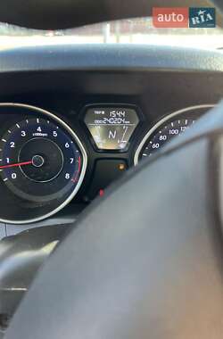Седан Hyundai Elantra 2013 в 