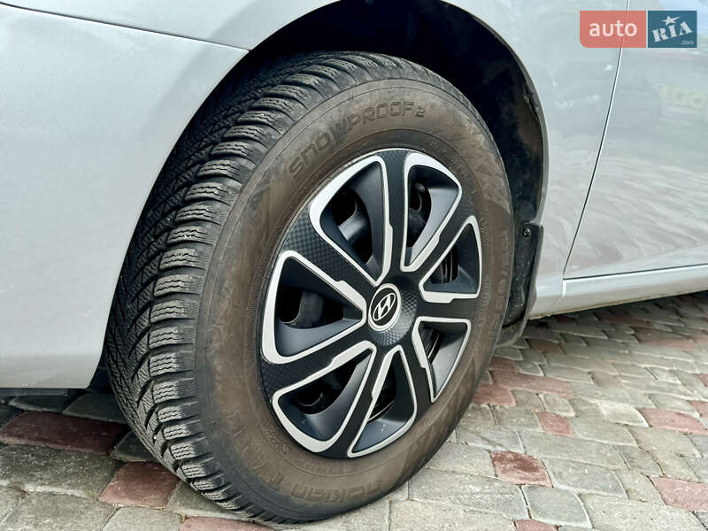 Седан Hyundai Elantra 2011 в Виннице