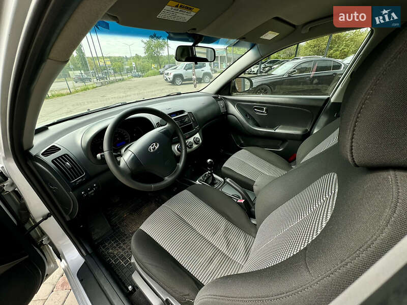 Седан Hyundai Elantra 2011 в Виннице