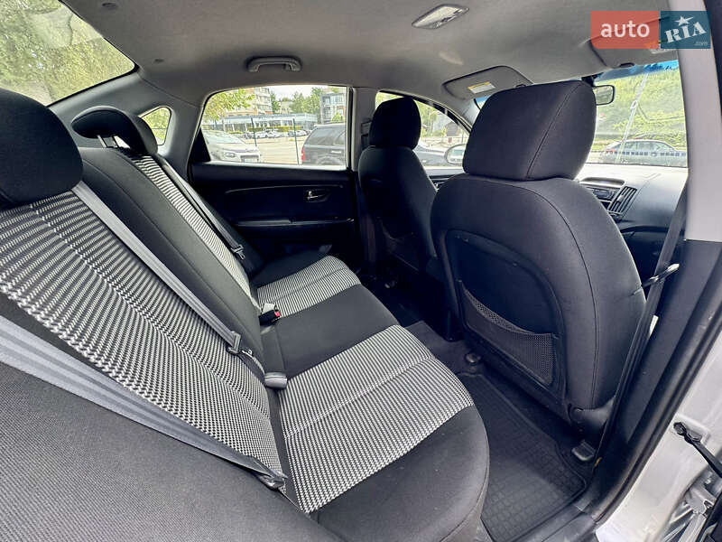Седан Hyundai Elantra 2011 в Виннице