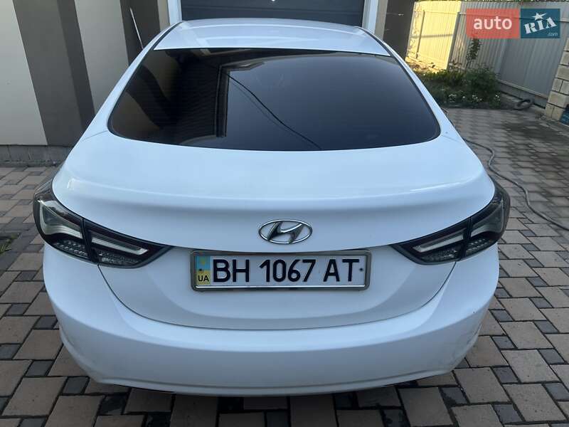 Hyundai Elantra 2012