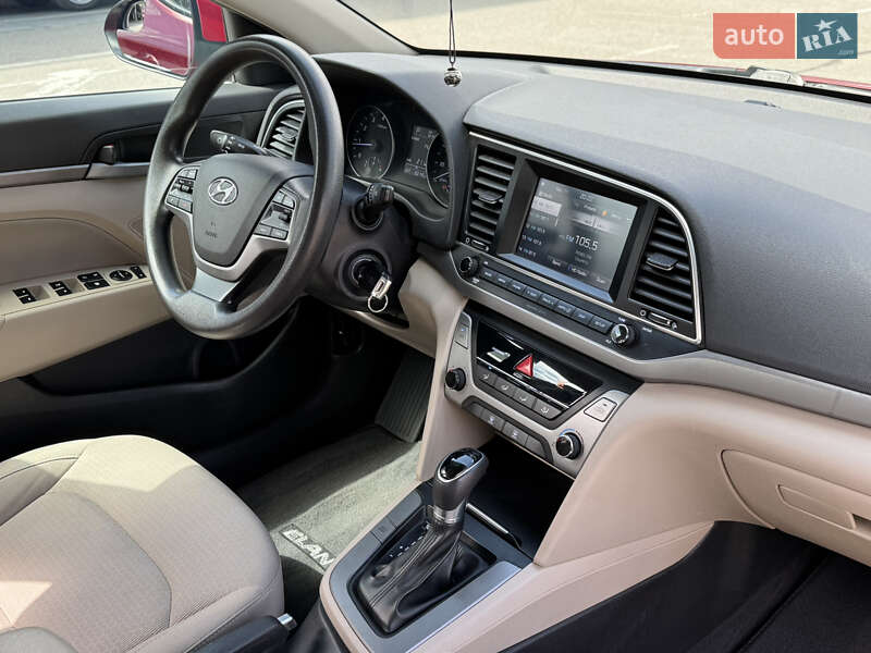 Седан Hyundai Elantra 2016 в Києві