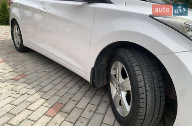 Седан Hyundai Elantra 2012 в 