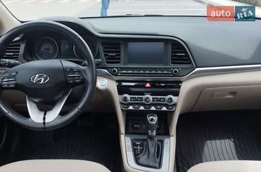Седан Hyundai Elantra 2018 в 