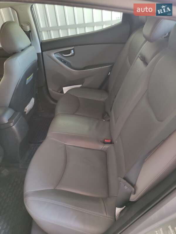 Седан Hyundai Elantra 2015 в Ахтырке
