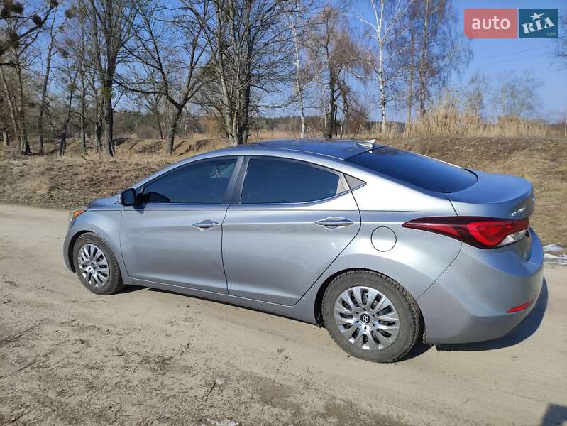 Седан Hyundai Elantra 2015 в Ахтырке