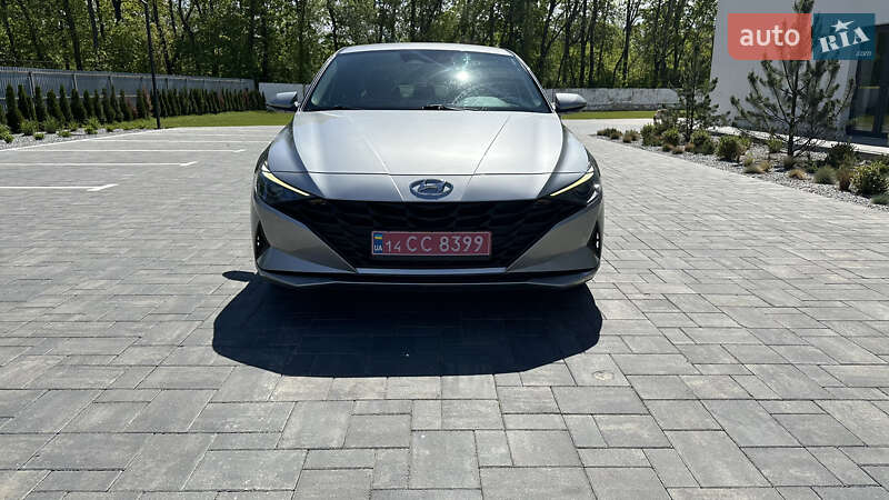Седан Hyundai Elantra 2022 в Луцке