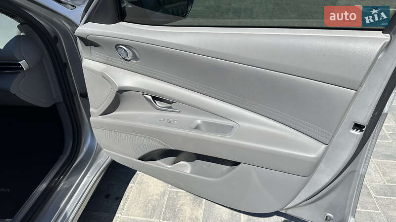 Седан Hyundai Elantra 2022 в Луцке