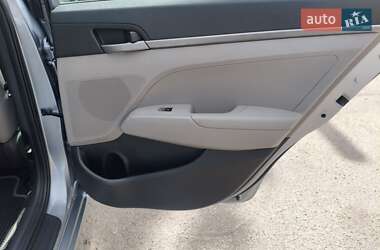 Седан Hyundai Elantra 2016 в 
