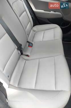 Седан Hyundai Elantra 2016 в 