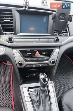 Седан Hyundai Elantra 2018 в 