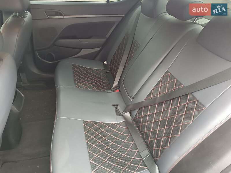 Седан Hyundai Elantra 2016 в Запоріжжі