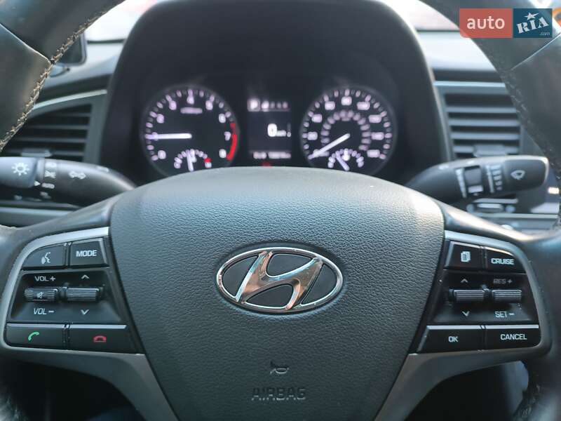 Седан Hyundai Elantra 2016 в Запоріжжі