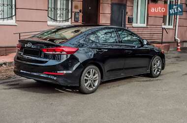 Седан Hyundai Elantra 2017 в 
