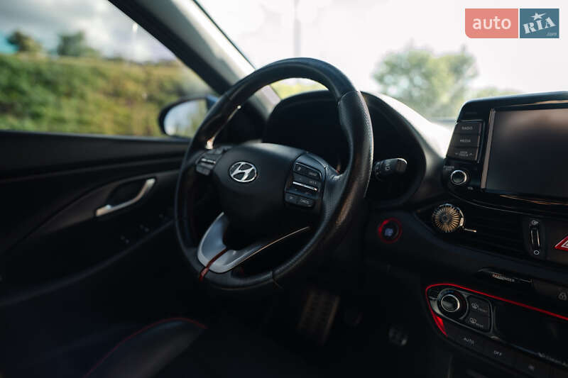 Хэтчбек Hyundai Elantra 2017 в Полтаве