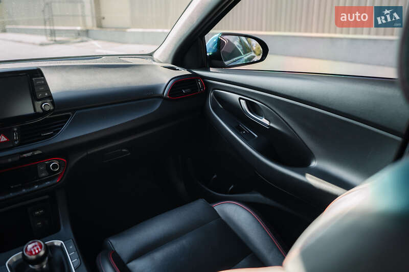 Хэтчбек Hyundai Elantra 2017 в Полтаве