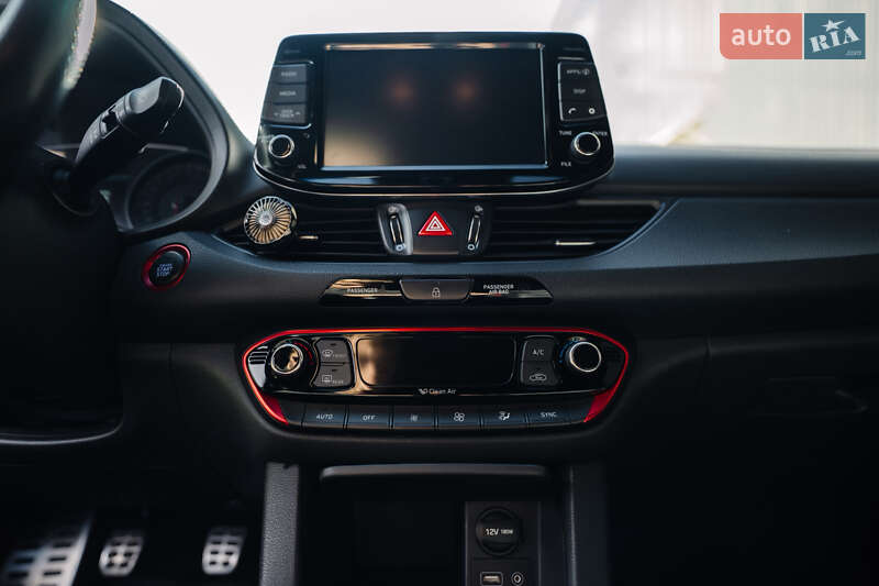 Хэтчбек Hyundai Elantra 2017 в Полтаве