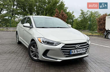 Седан Hyundai Elantra 2018 в Киеве