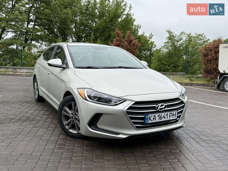Седан Hyundai Elantra 2018 в Киеве