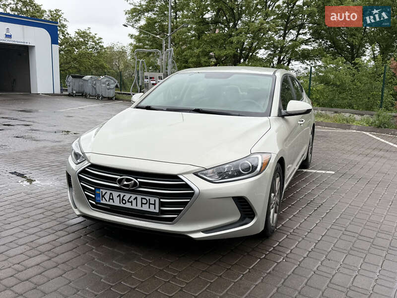 Седан Hyundai Elantra 2018 в Киеве