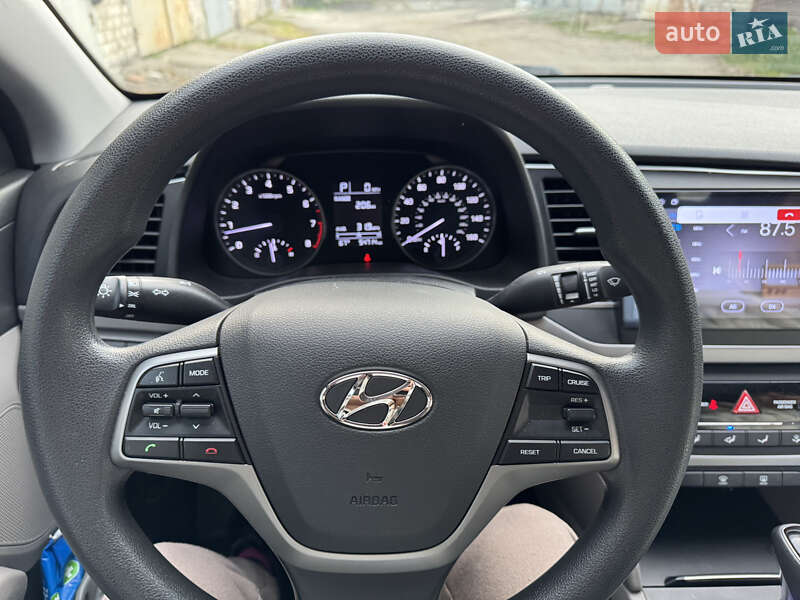 Седан Hyundai Elantra 2017 в Дніпрі