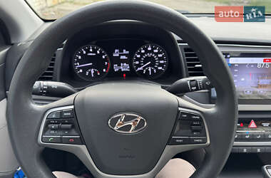 Седан Hyundai Elantra 2017 в 