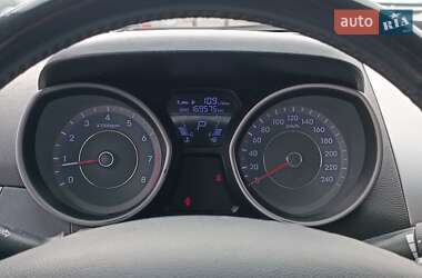 Седан Hyundai Elantra 2012 в 