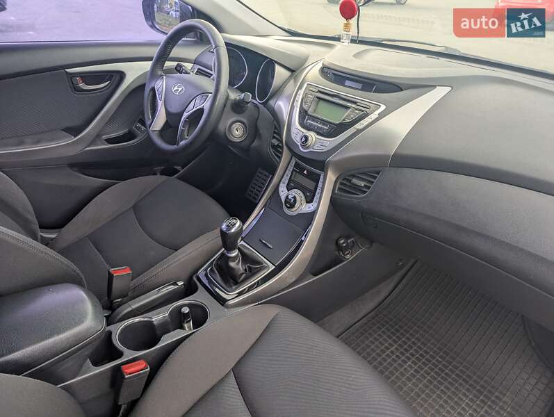 Седан Hyundai Elantra 2012 в Киеве