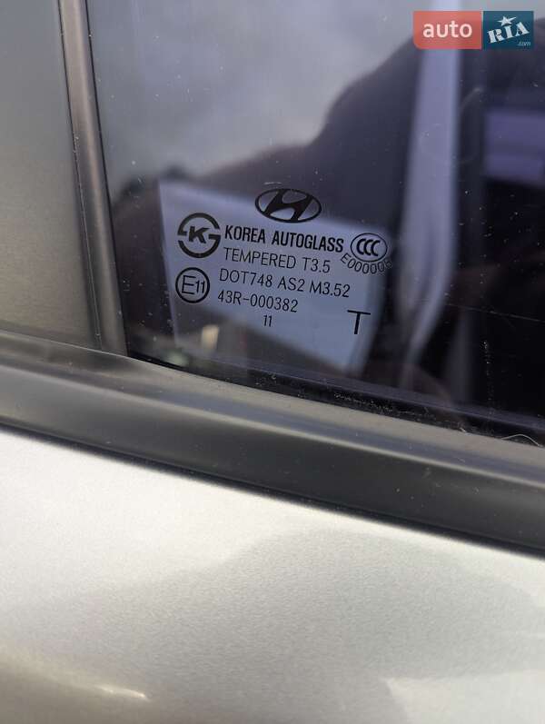 Седан Hyundai Elantra 2012 в Киеве