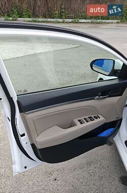 Седан Hyundai Elantra 2016 в 