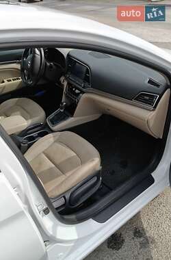 Седан Hyundai Elantra 2016 в 