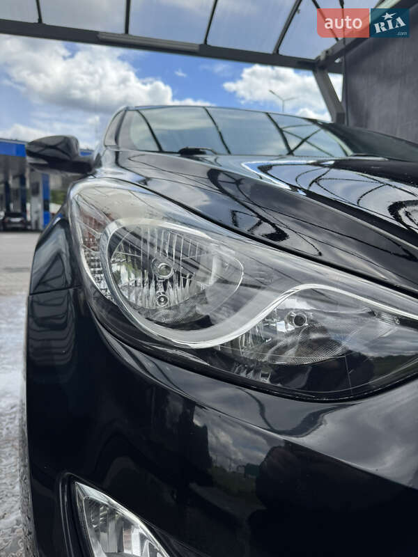 Седан Hyundai Elantra 2013 в Києві
