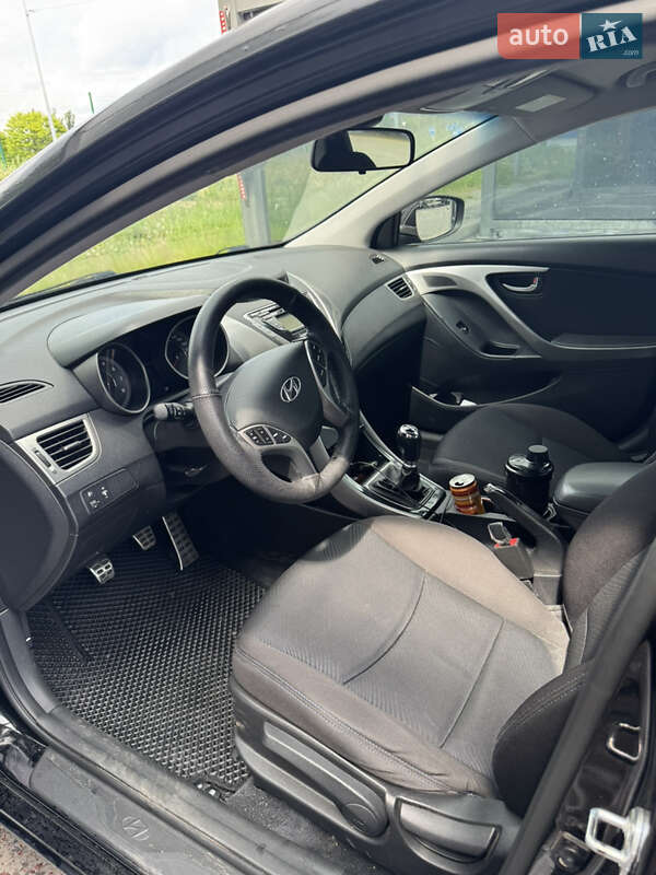 Седан Hyundai Elantra 2013 в Києві