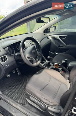 Седан Hyundai Elantra 2013 в 