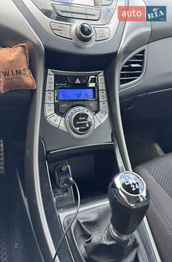Седан Hyundai Elantra 2013 в 