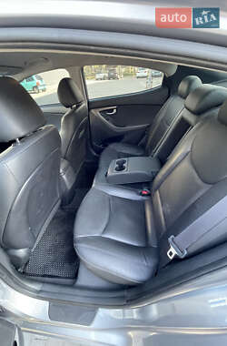 Седан Hyundai Elantra 2014 в 
