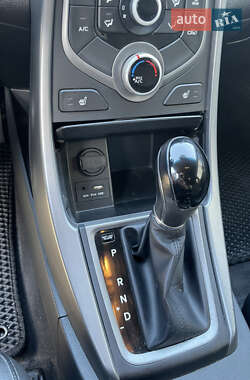 Седан Hyundai Elantra 2014 в 