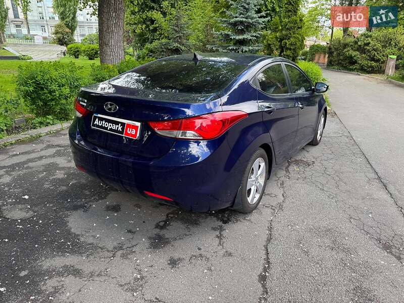 Седан Hyundai Elantra 2013 в Киеве