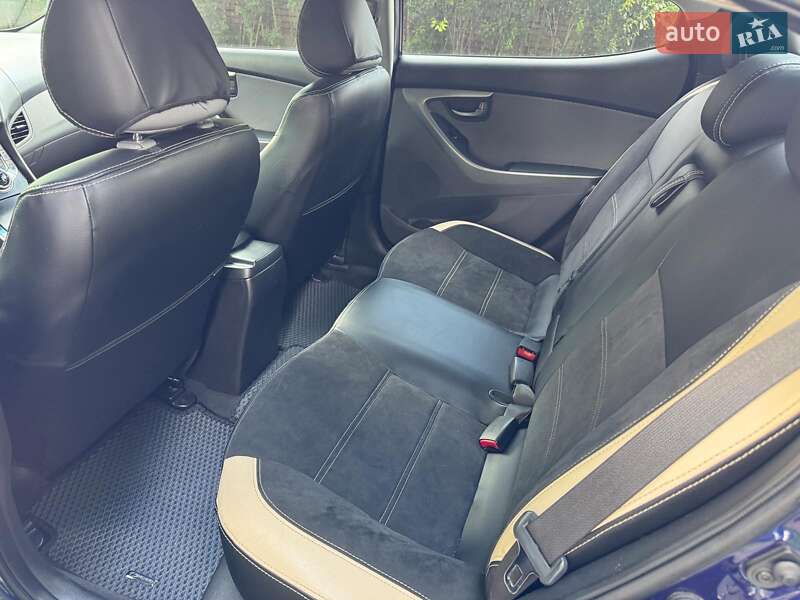 Седан Hyundai Elantra 2013 в Киеве