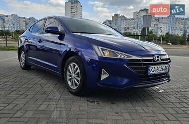Седан Hyundai Elantra 2019 в Киеве