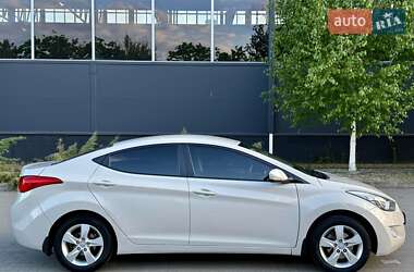 Седан Hyundai Elantra 2012 в 