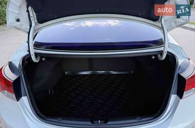 Седан Hyundai Elantra 2012 в 