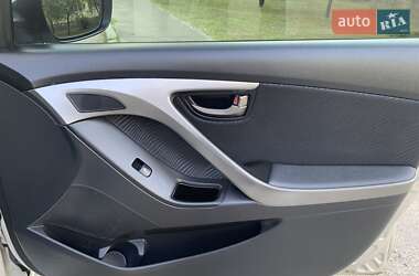 Седан Hyundai Elantra 2012 в 